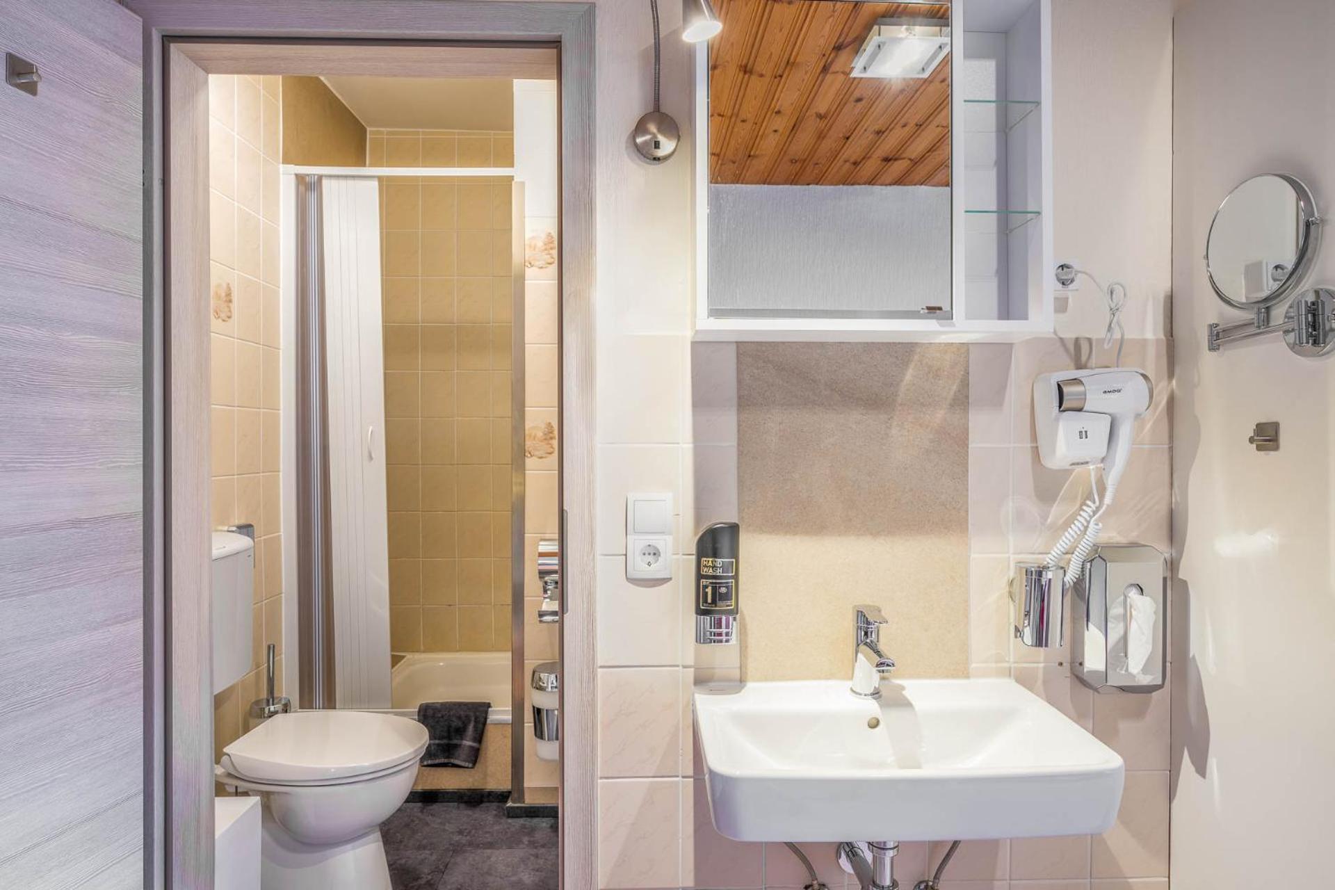 Pension Bayerwald Mit Ferienwohnung โบเดนไมส์ ภายนอก รูปภาพ