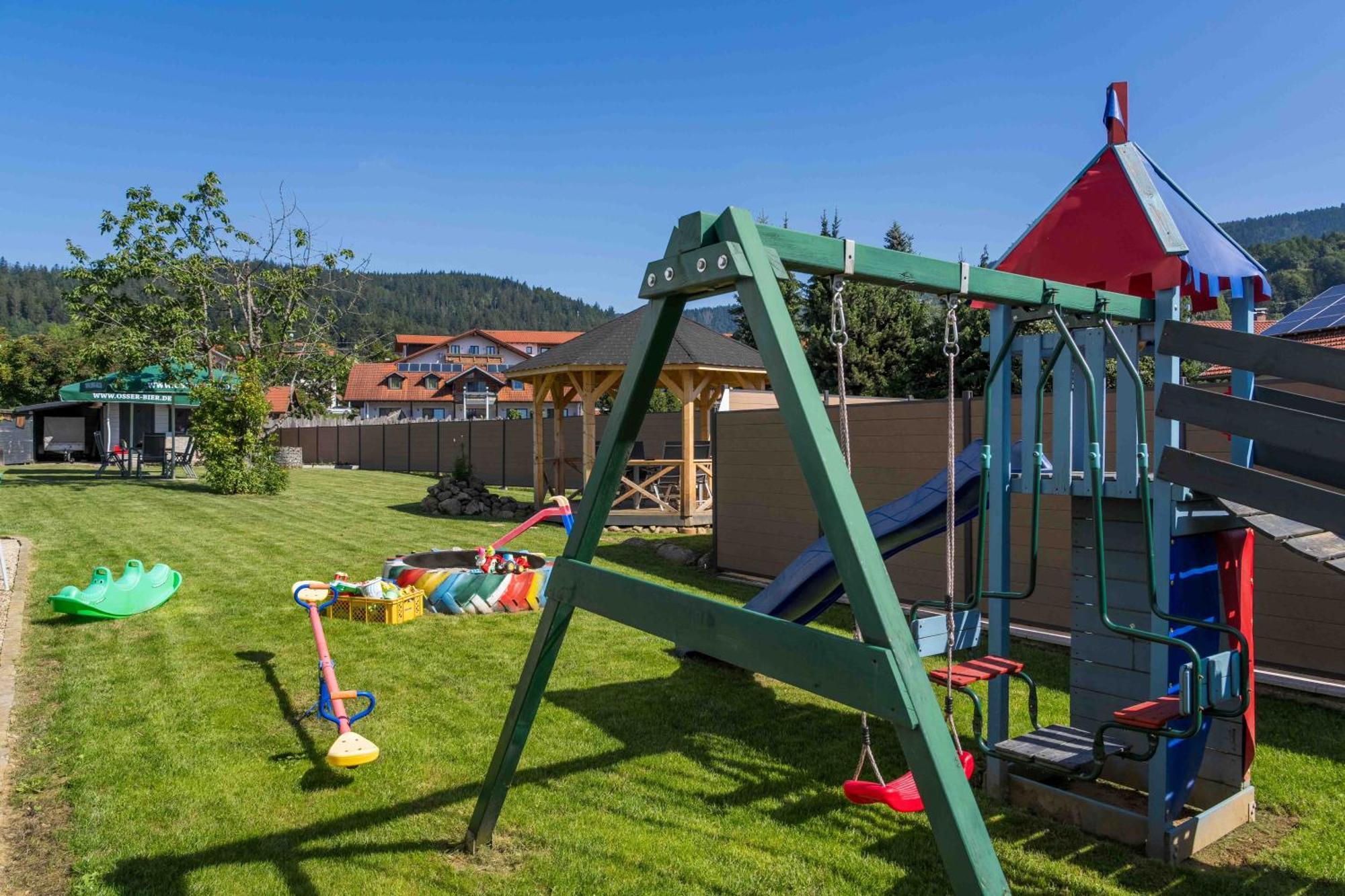 Pension Bayerwald Mit Ferienwohnung โบเดนไมส์ ภายนอก รูปภาพ