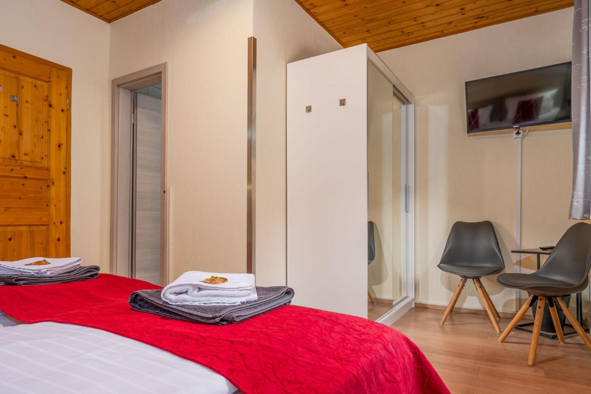 Pension Bayerwald Mit Ferienwohnung โบเดนไมส์ ภายนอก รูปภาพ