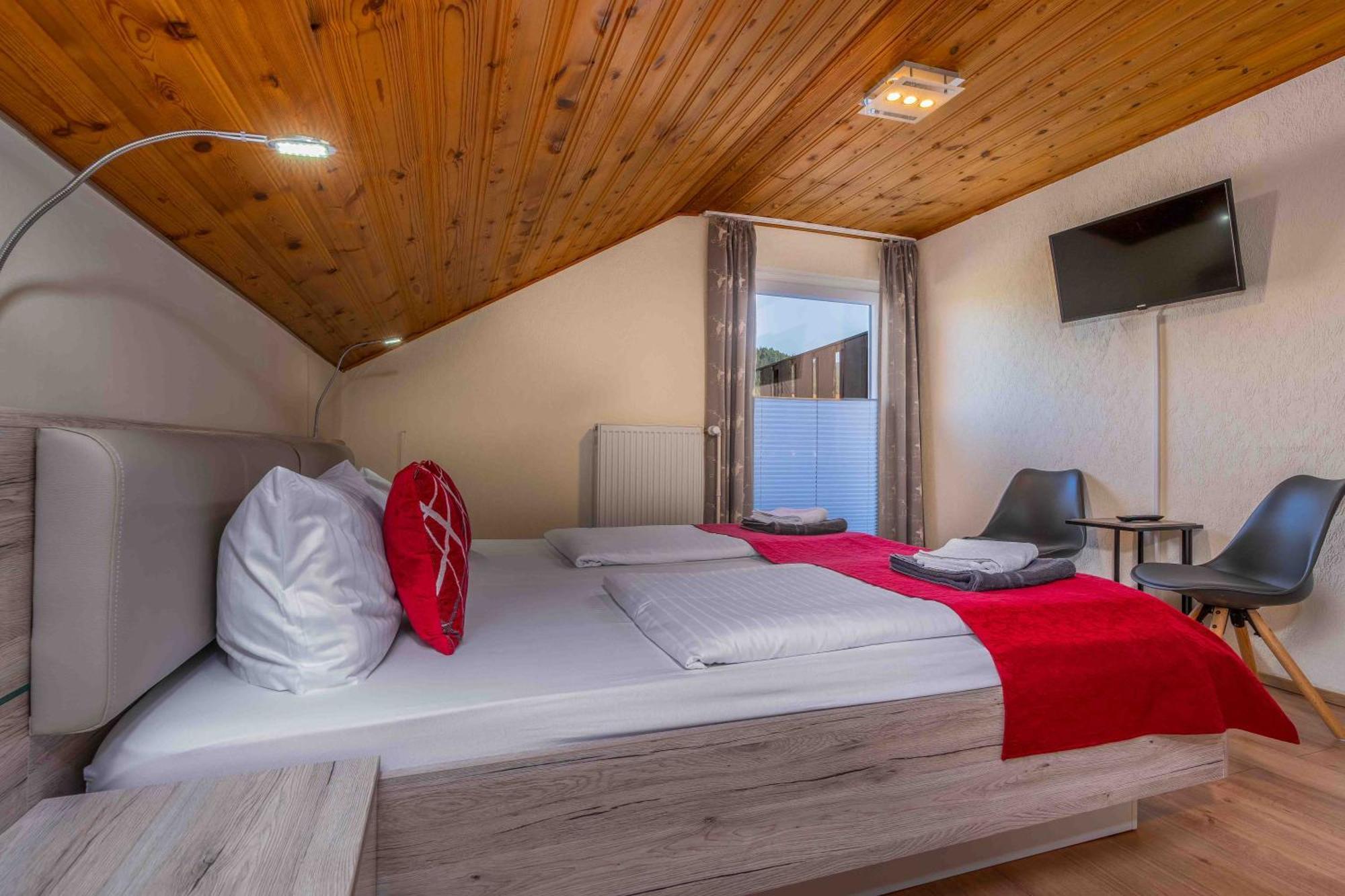 Pension Bayerwald Mit Ferienwohnung โบเดนไมส์ ภายนอก รูปภาพ
