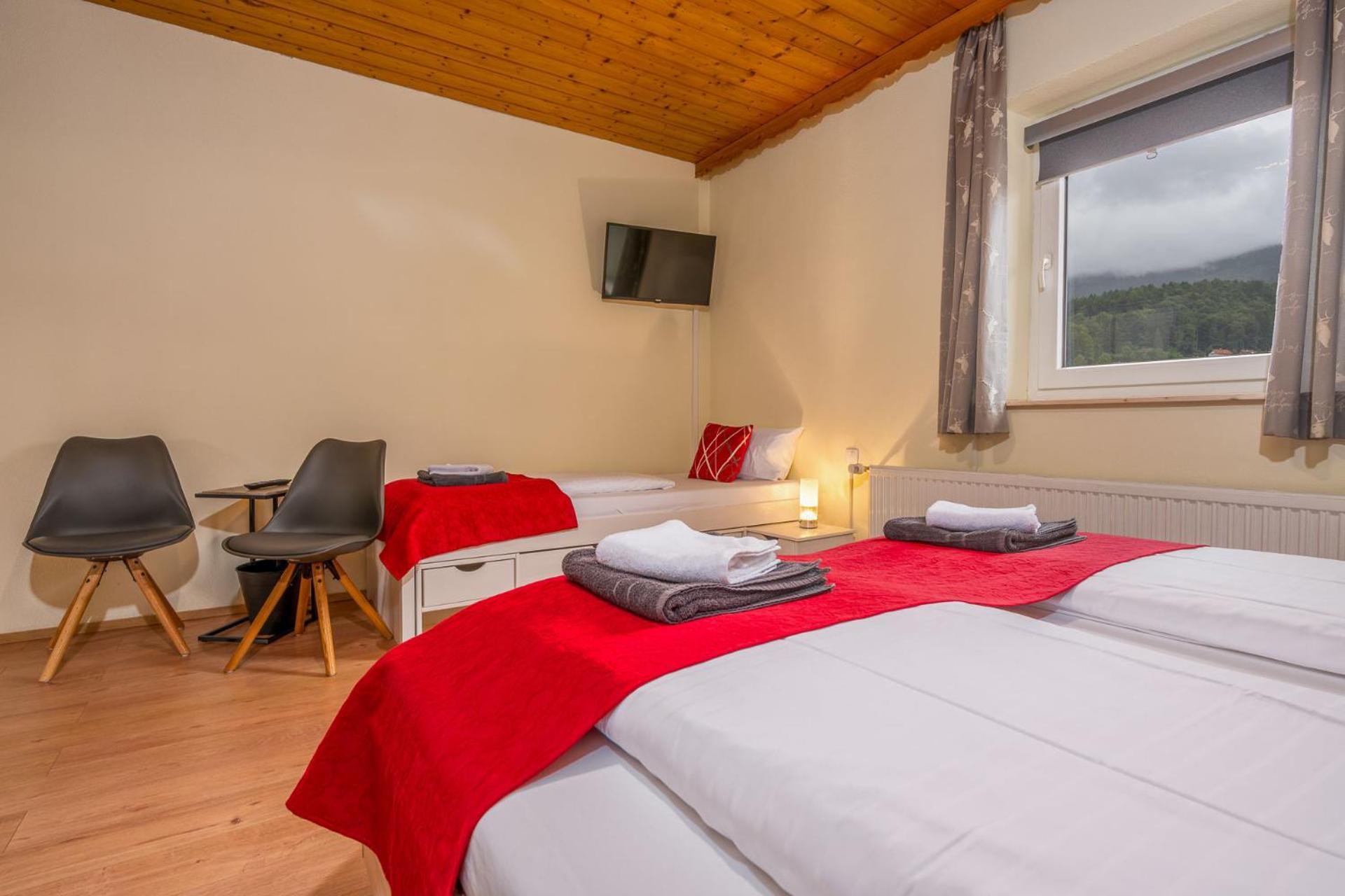Pension Bayerwald Mit Ferienwohnung โบเดนไมส์ ภายนอก รูปภาพ